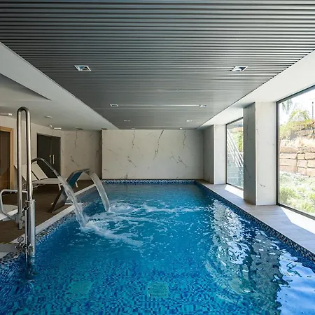 Exclusive 3-bedroom Designed For Enjoying The Mediterranean Lifestyle Εστεπόνα
