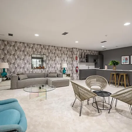 Exclusive 3-bedroom Designed For Enjoying The Mediterranean Lifestyle * Εστεπόνα