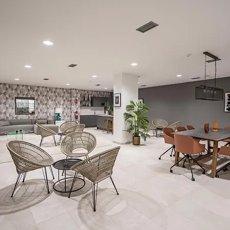 Exclusive 3-bedroom Designed For Enjoying The Mediterranean Lifestyle * Εστεπόνα