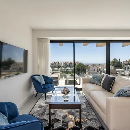 Exclusive 3-bedroom Designed For Enjoying The Mediterranean Lifestyle Εστεπόνα