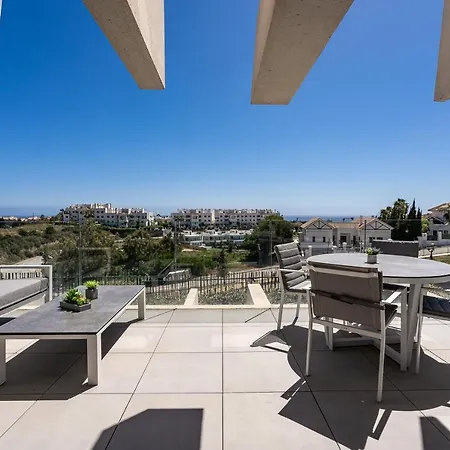 Exclusive 3-bedroom Designed For Enjoying The Mediterranean Lifestyle Εστεπόνα